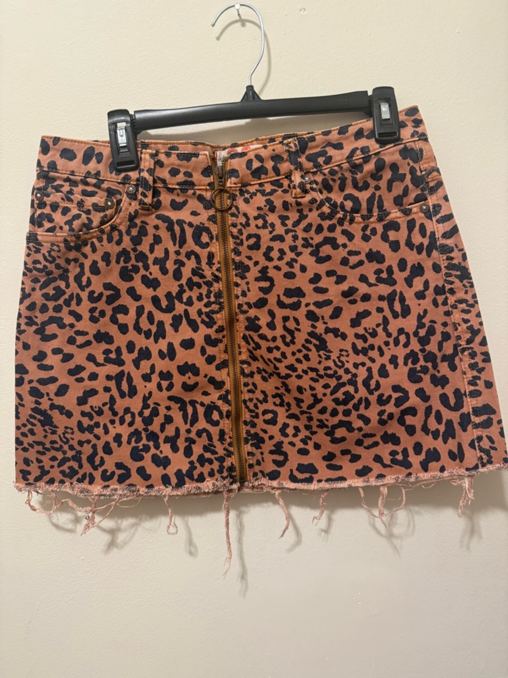 Women's Leopard Print Zip-Front Mini Skirt - Rust/Black